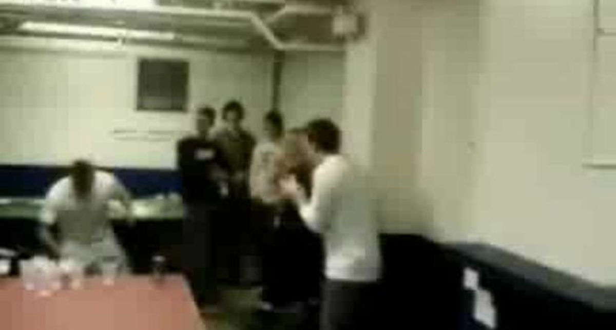 Девушка вырубила парня