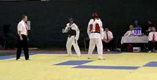 долго целился.