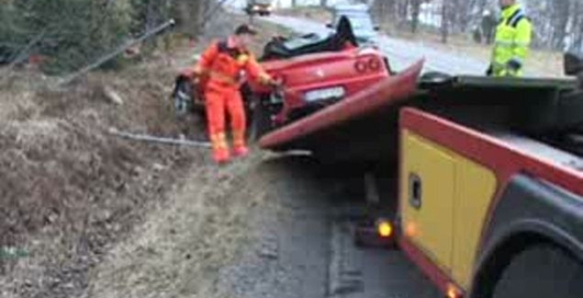 Полностью разбитый в ДТП феррари