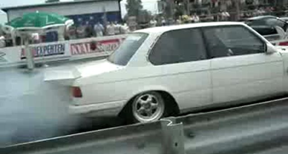 BMW E21 323i 2.7 (M20B25) Turbo vs. Toyota Supra M