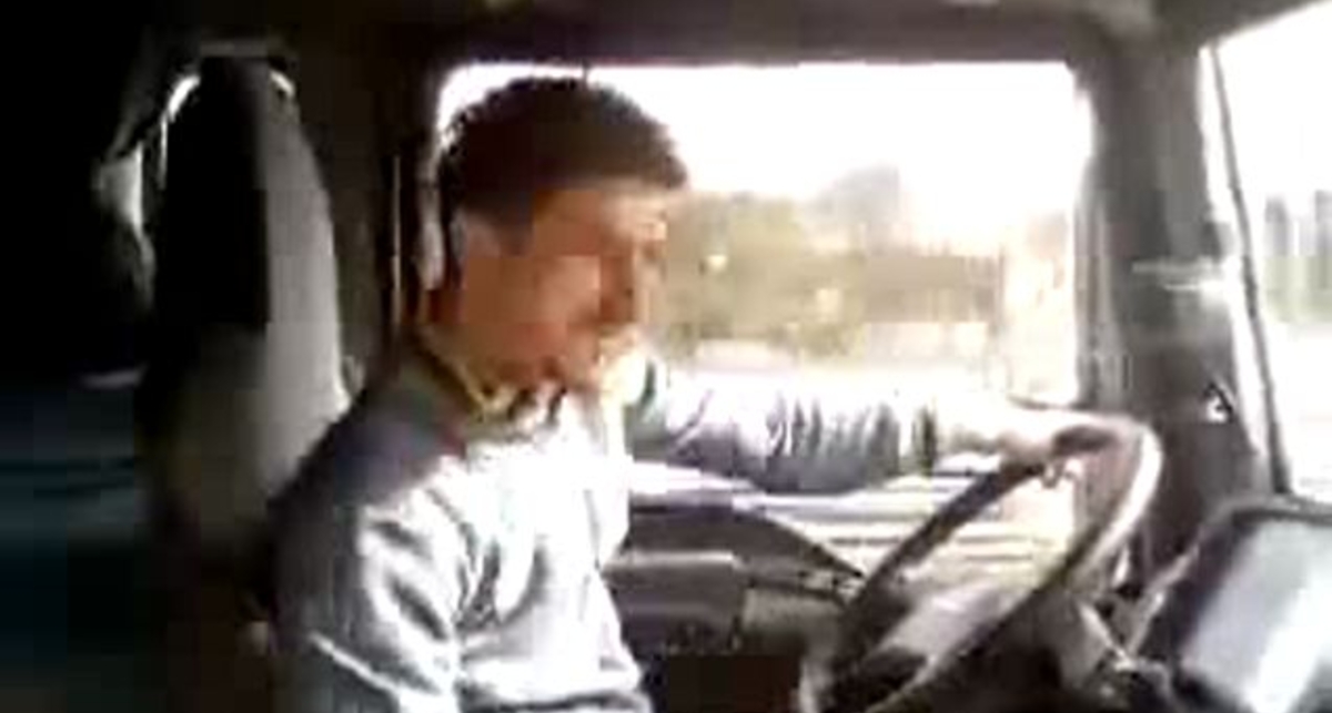 Водитель фуры жжот