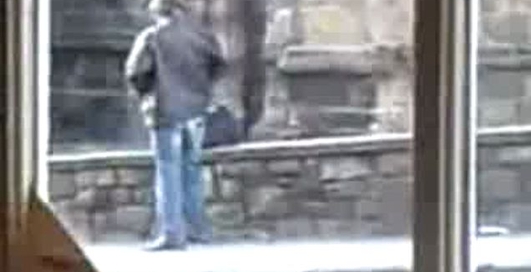 Мужик неудачно отлил - ржака