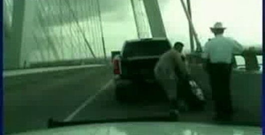 Полицейский родился в рубашке! Реально повезло