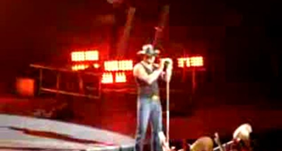 Драка на сцене