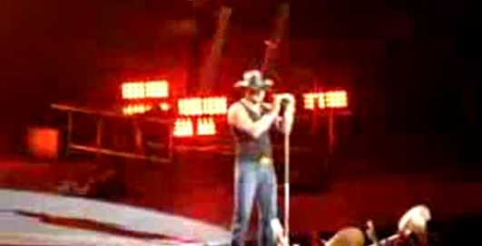 Драка на сцене