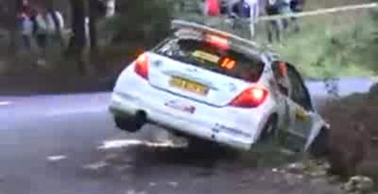 Фанаты помогли гонщику