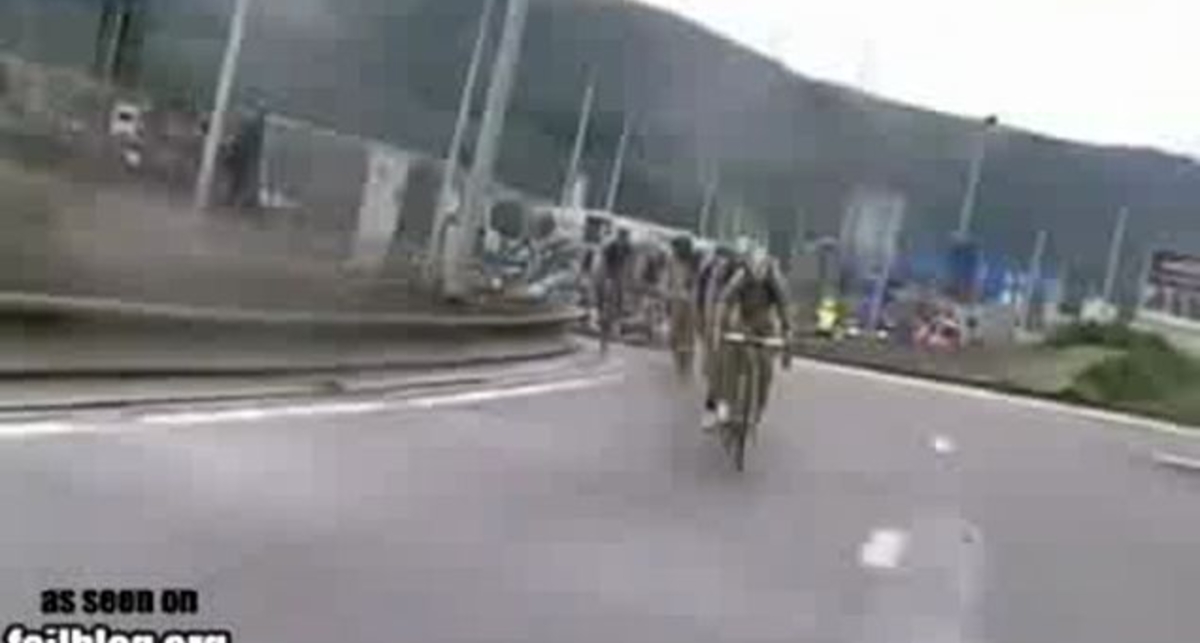 Свалка во время велогонки