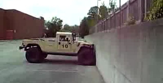 Машина которая ездит по стенам