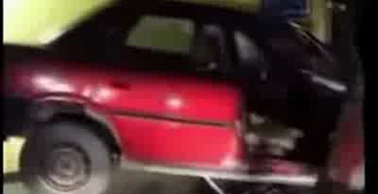 Девочке очень повезло. Спасли парковочные столбики