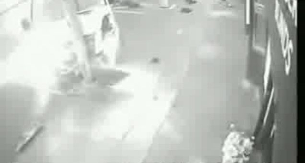 Влупился в столб!