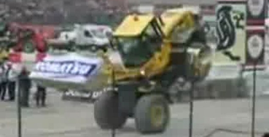 трюки на тракторе