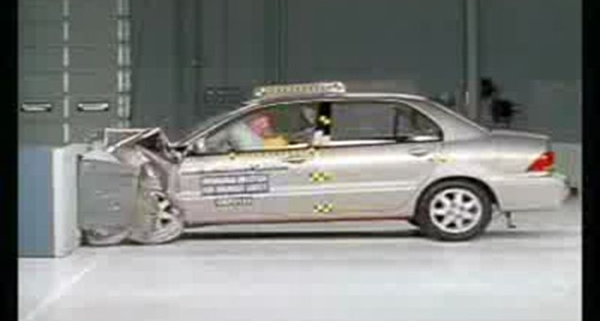 Краш тест Mitsubishi Lancer