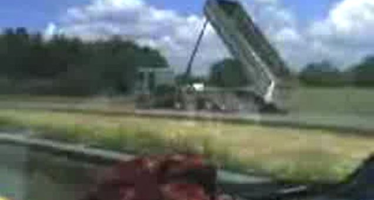 Грузовик теряет кузов