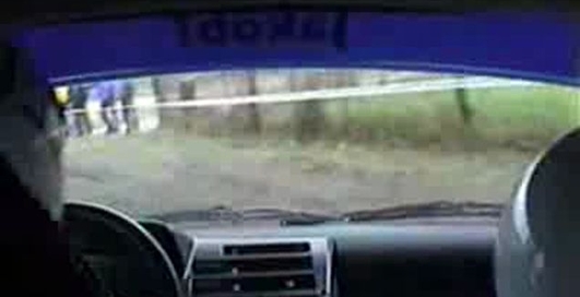 Грузовик на гоночном треке