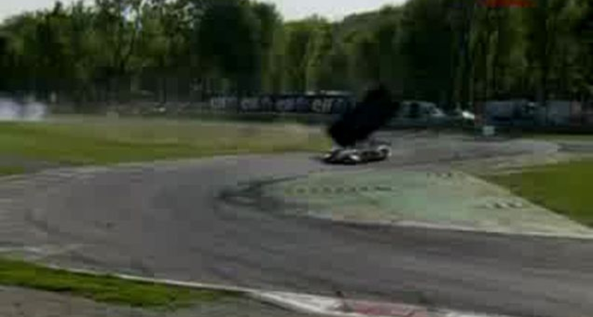 От болида остался лишь остов