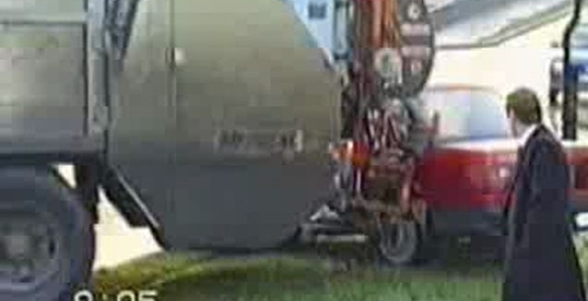 Танцы на льду в исполнении мусоровоза