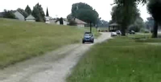 Две лошади - тоже автомобиль