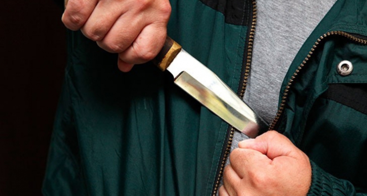 Нож.В сердце.Жив самоубийца.