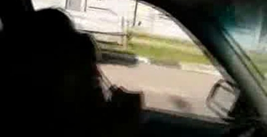 Девушка за рулем