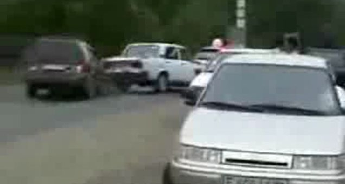 Свадебный кортеж попал в аварию