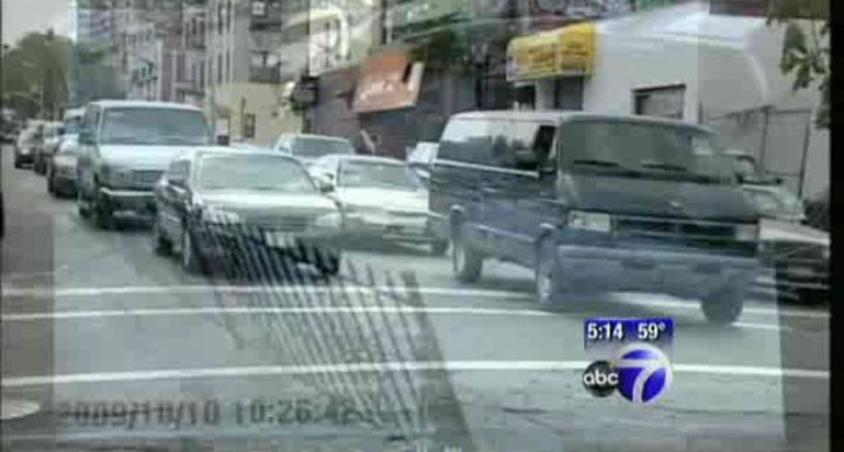 Автобус не захотел стоять в пробке