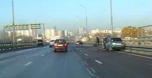 Первый гололед. Коварное обледенение за гребнем эстакады.