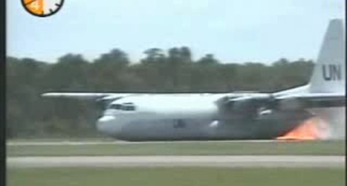 Посадка на брюхо самолета C-130 Hercules