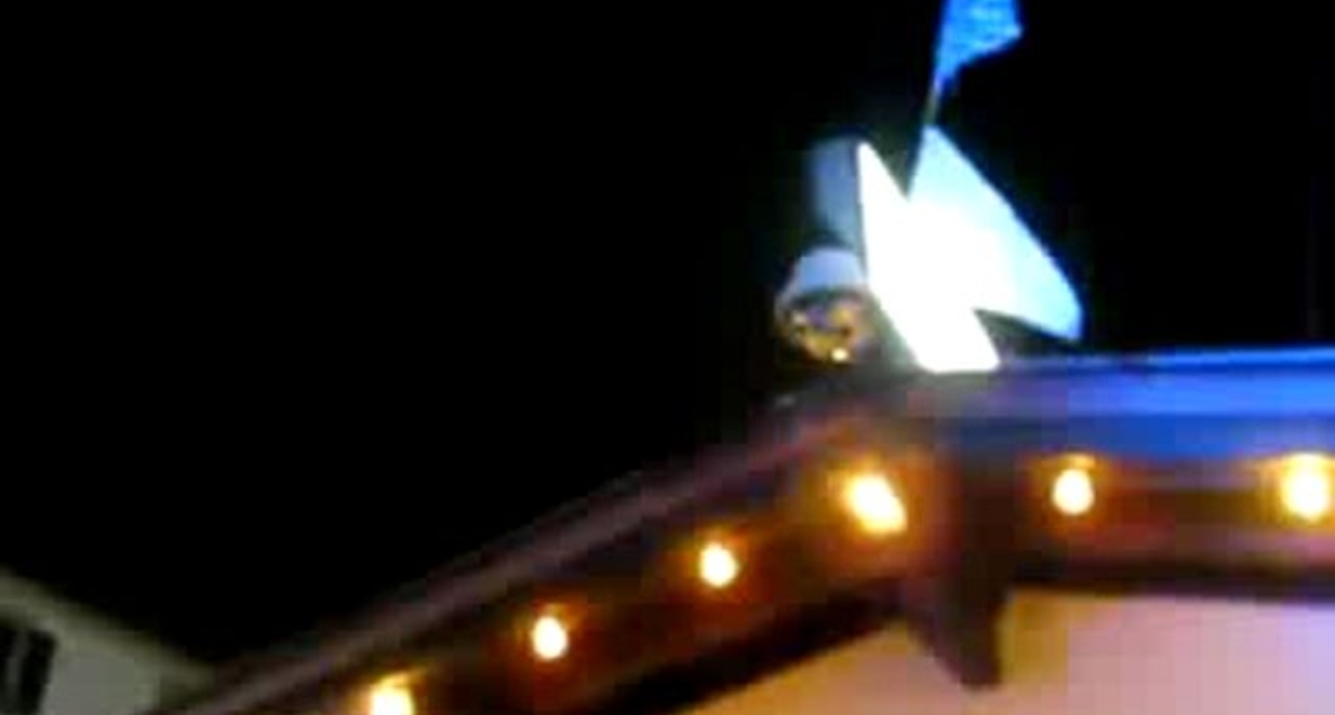 Прыгнул в толпу, а приземлился на асфальт