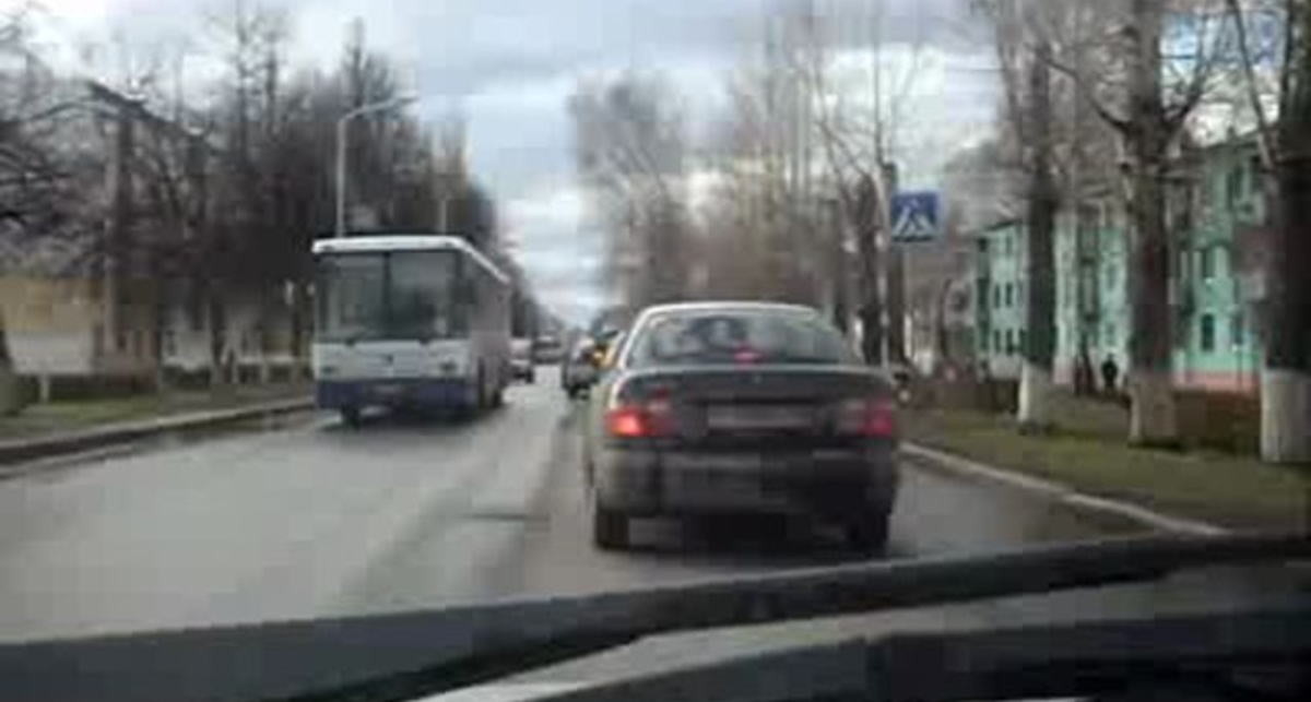 Дети на дороге лезут под машины!