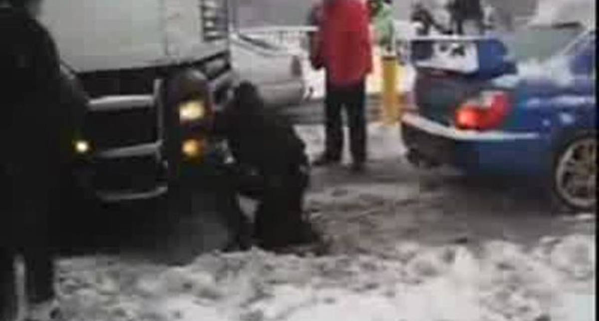 Subaru Impreza тянет тягач!