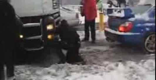 Subaru Impreza тянет тягач!