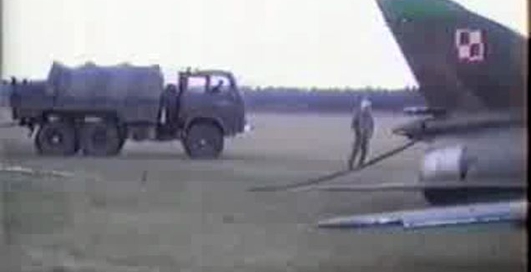 Аварийная посадка СУ-17 Польских воздушных сил