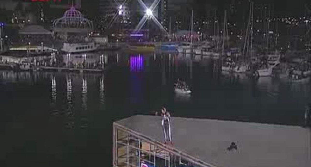 Рекорд прыжка в длинну на автомобиле - 82 метра