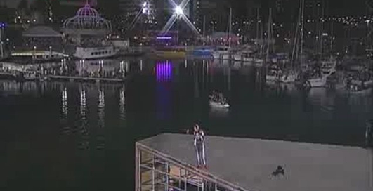 Рекорд прыжка в длинну на автомобиле - 82 метра