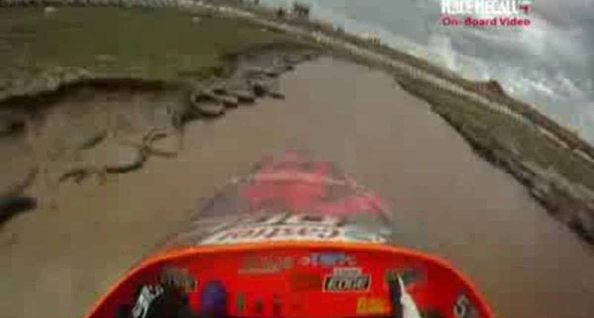 Фантастические гонки на катерах... Закончилось аварией