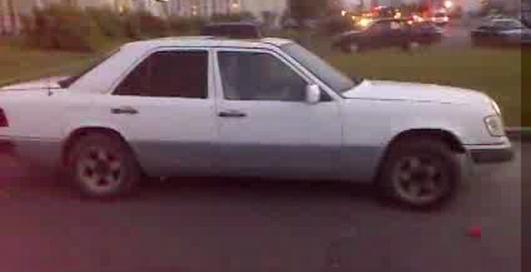 Завели на трех поршнях Мерс 124.