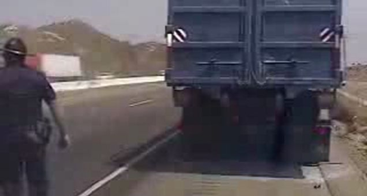 Чуть не сбили копа