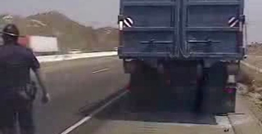 Чуть не сбили копа