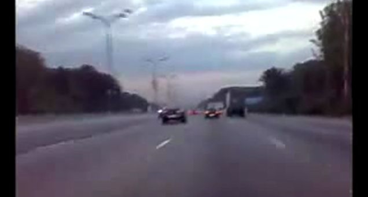 ДУРНИ рискуют своей тачкой на бешенной скорости