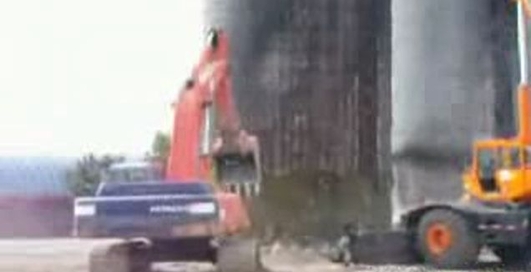 Строители разрушают