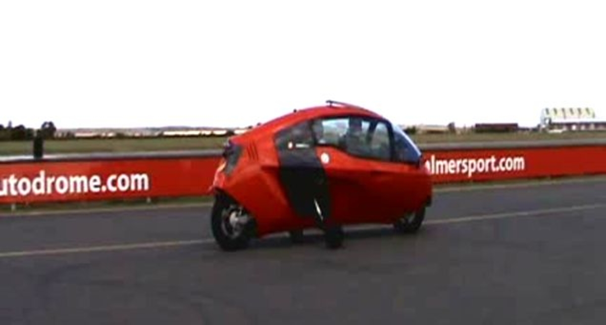 Падение мотоцикла с кабиной Peraves Monotracer