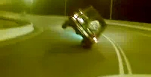 Джип едет на 2 колесах