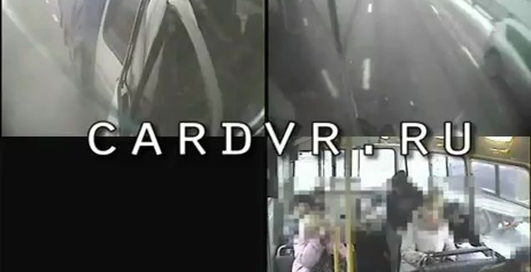 Лобовое. Автобус и газель.