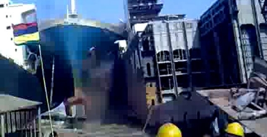 Корабль идет на таран