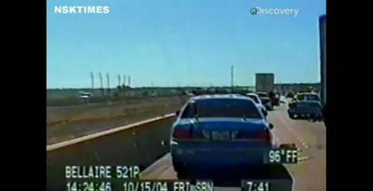 Фура таранит машины.