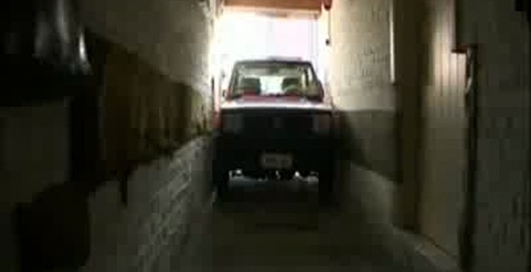 Самый узкий и продуманный гараж в мире