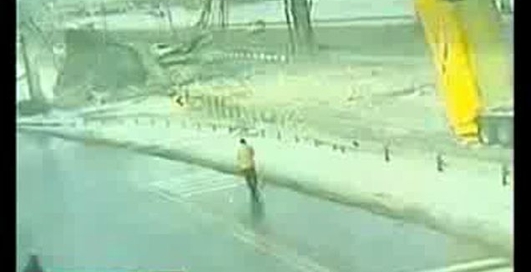 Сломал мост своим кузовом