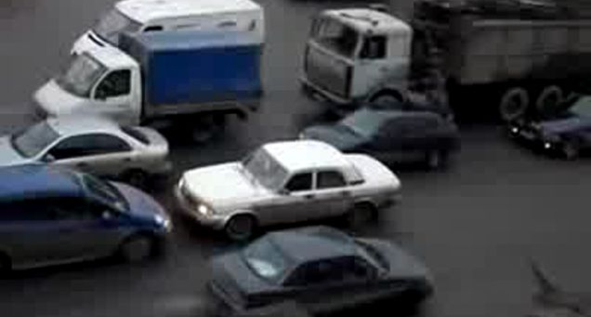 Не уступил дорогу? Получи кирпич в лобовое стекло!