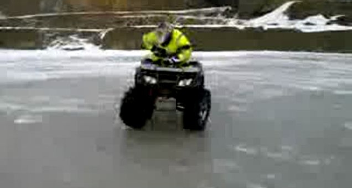 Ледовый дрифт на квадроцикле