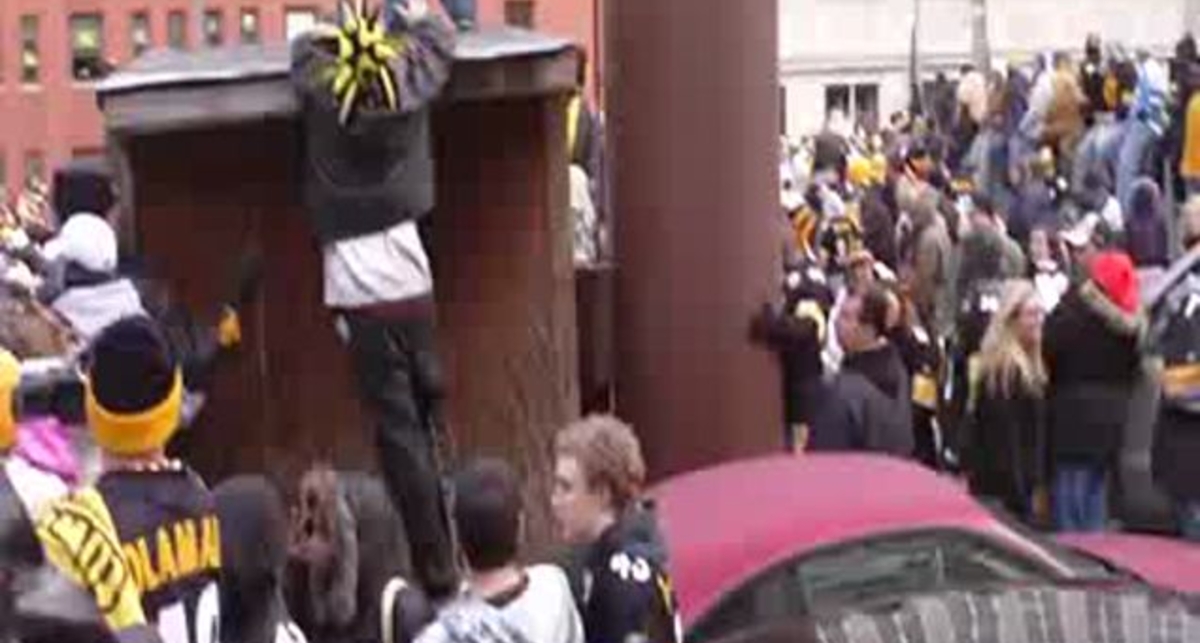 Пьяный фанат занялся вандализмом